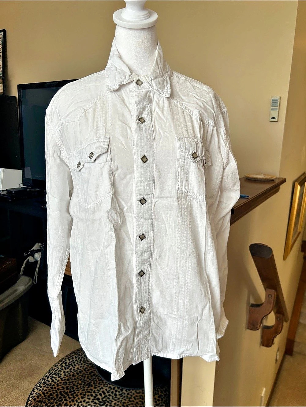 White Long Sleeve Button Down Western  Shirt with pearl snap buttons.